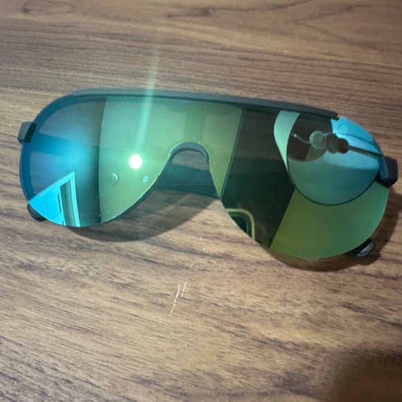 Pit Vipers/shield sunglasses (5 assorted pairs) - Picture 5 of 6